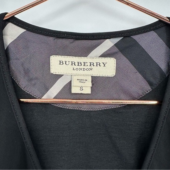 BURBERRY London V-Neck Sleeveless Top - Picture 3 of 7